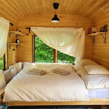 ラグジュアリーテント Glamping Maringotka77